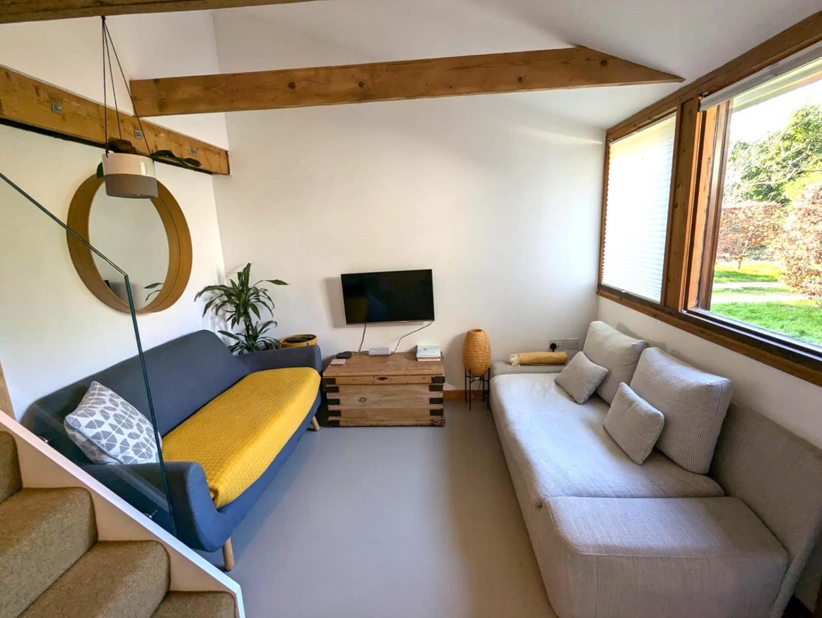 Unique & Rural Child Friendly Annexe With Large Gardens, Games & Tennis Court - Chichester Holiday Properties المظهر الخارجي الصورة