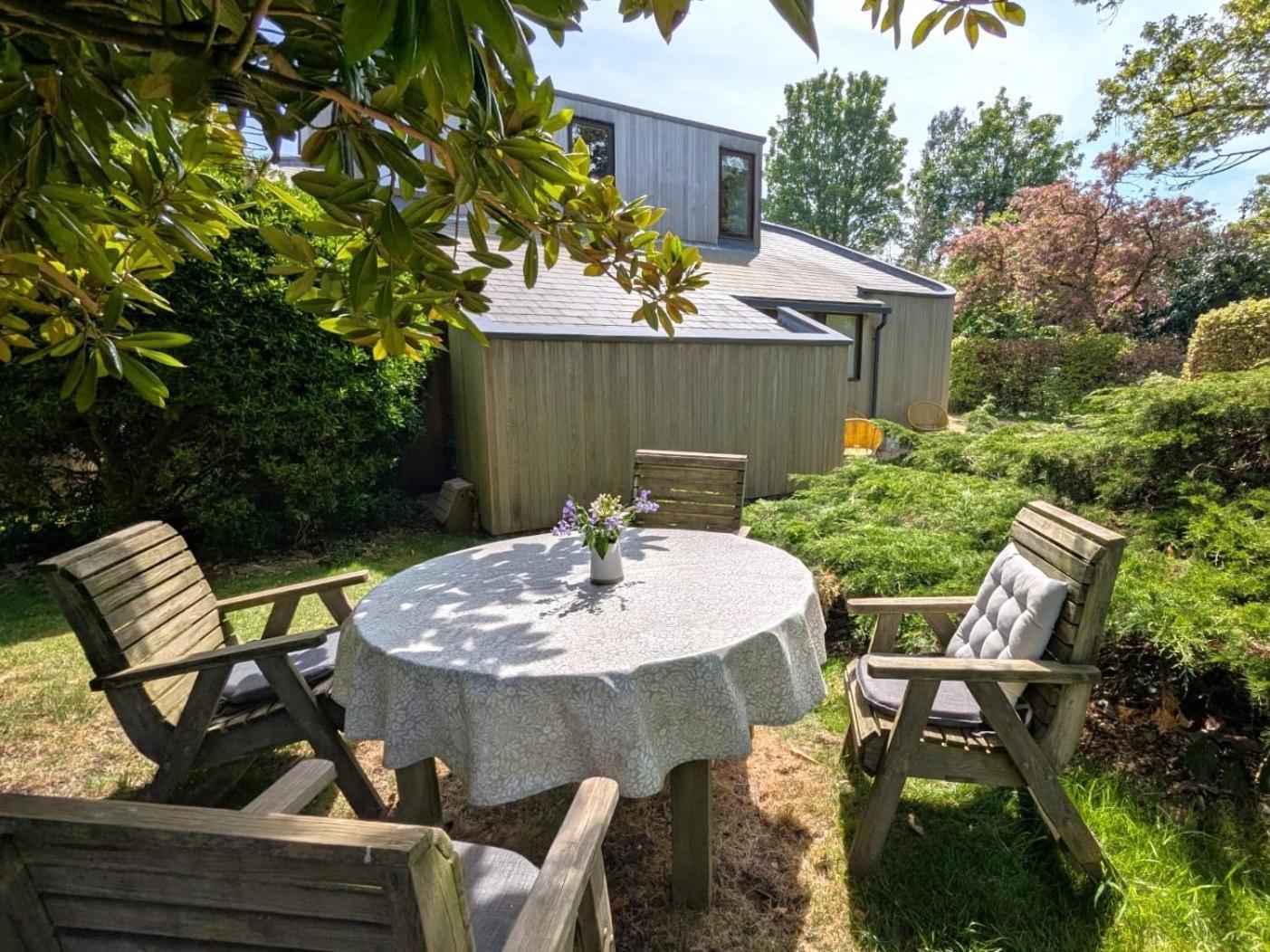 Unique & Rural Child Friendly Annexe With Large Gardens, Games & Tennis Court - Chichester Holiday Properties المظهر الخارجي الصورة